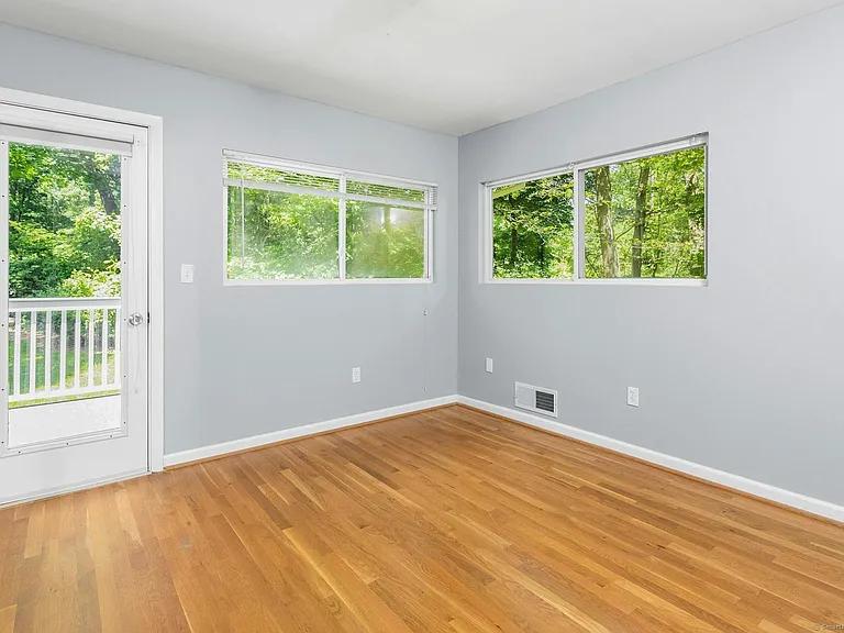 5 Wakerobin Rd — Photo 12