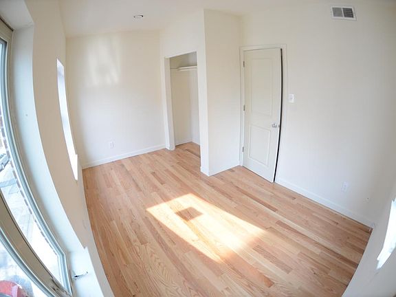 4th image of 1520 Bainbridge St #C