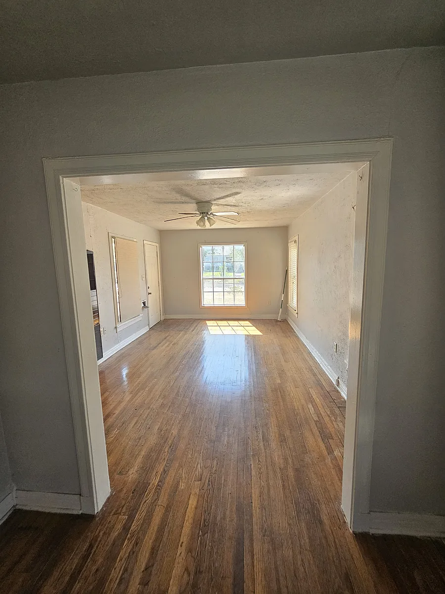 Building Photo - 5036 Locke Ave
