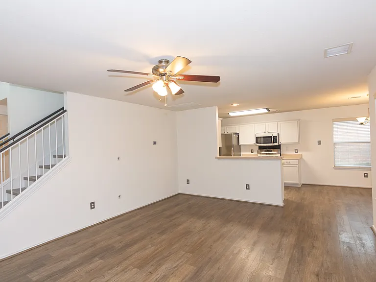 913 Coronation Way — Photo 7