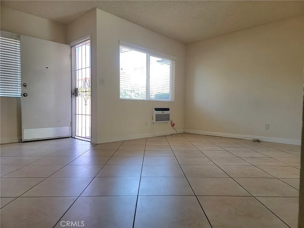 2 bed, 800 sqft, $2,500 — Photo 4