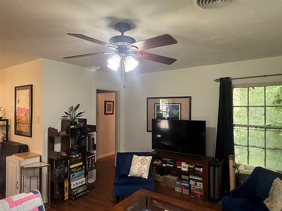 3rd image of 4028 Windsor Ave
