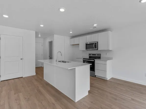 2133 S Wolverine Way, Washington, UT 84780