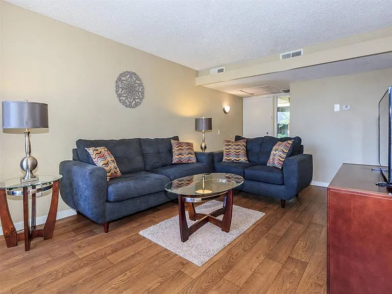 Mojave Blue Apartments — Photo 15