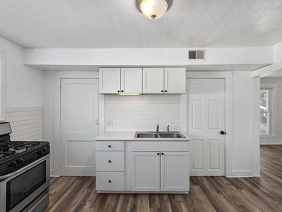 4th image of 237 Ives Ave SW #2