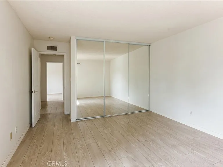 19111 Hamlin St — Photo 17