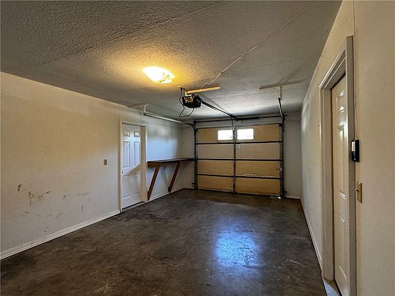 4th image of 205 White Oak Dr NE #D