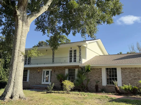 3736 Baywood Dr, Moss Point, MS 39563