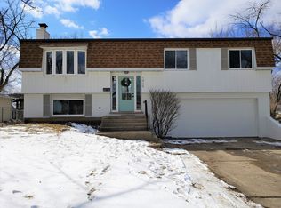 1966 Nottingham Ln, Wheaton, IL 60189