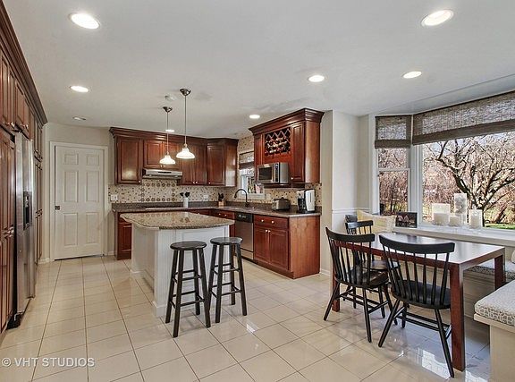 4th image of 57 Berkshire Ln