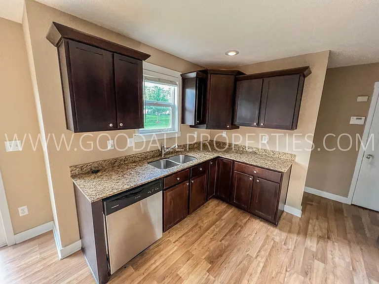 1903 SE Clover Ridge Dr — Photo 6