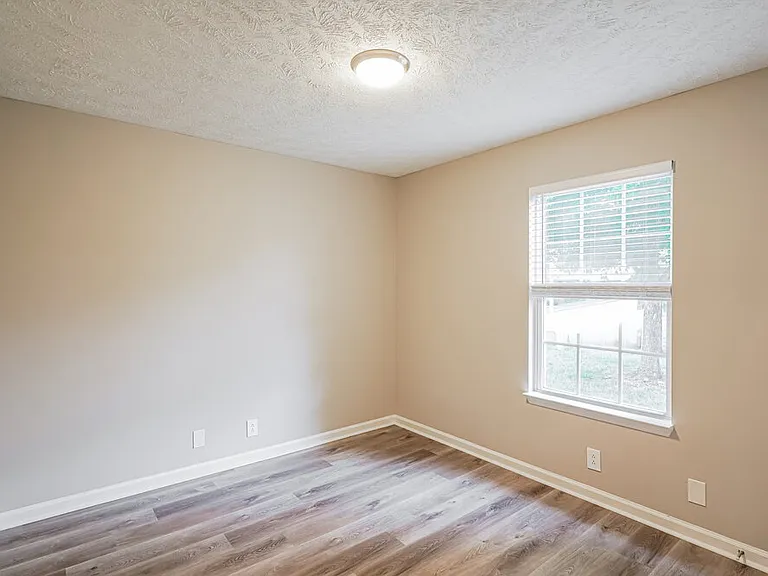1723 Locerbie Dr — Photo 14
