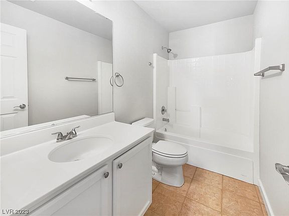 2nd image of 916 Majestic Oak St #A