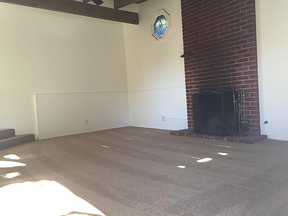 2nd image of 35 Skyline Cir