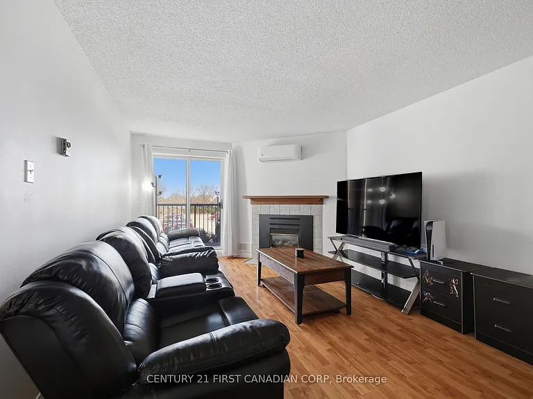 2228 Trafalgar St #201 — Photo 8