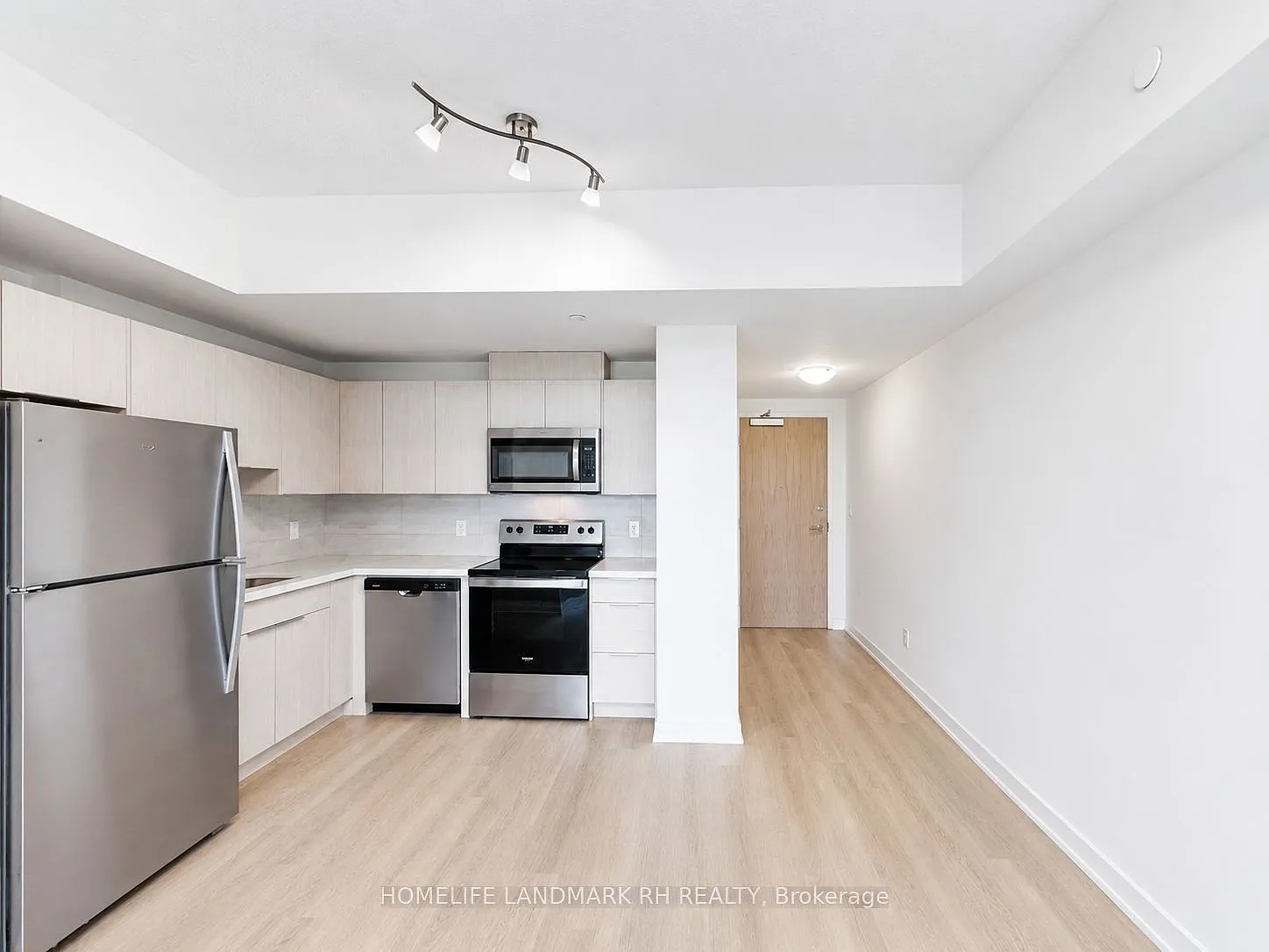 4 bed, $3,200 — Photo 4