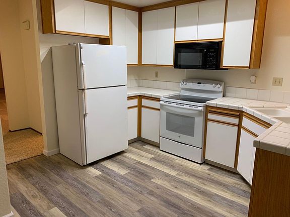 3rd image of 962 Belmont Ter Unit 5