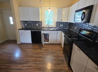 1292 30th St NE, Cedar Rapids, IA 52402
