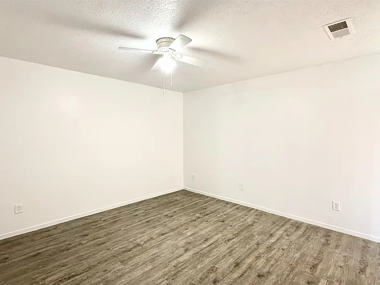665 S Coalinga St — Photo 13