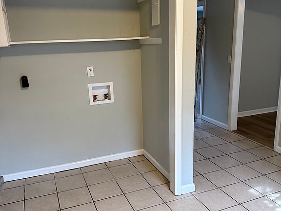 4th image of 4601 Indiana Ave #B