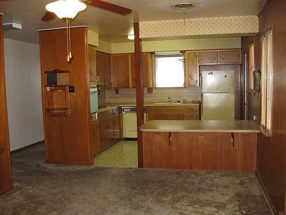 3rd image of 8770 Skyview Dr