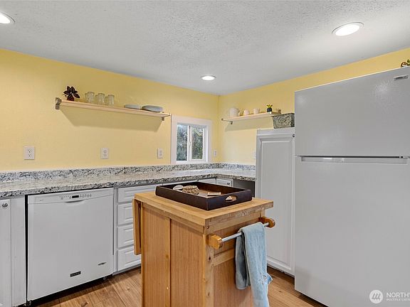 4th image of 1320 N Oak Harbor Street #107