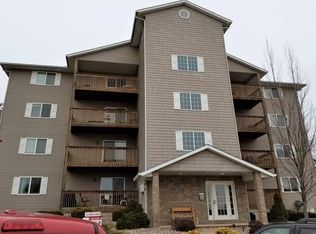 4020 Creek Hill Dr, Bettendorf, IA 52722