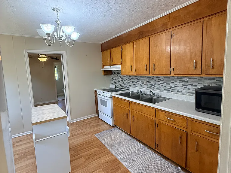 315 Bluff Ave — Photo 4
