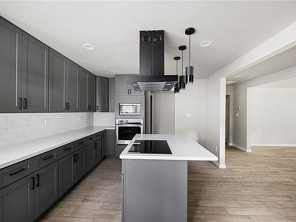 3rd image of 15 Presidio Rd