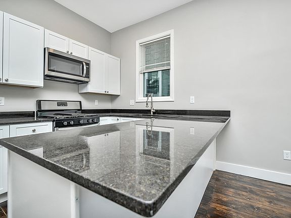 3rd image of 63 Clifford St APT 1