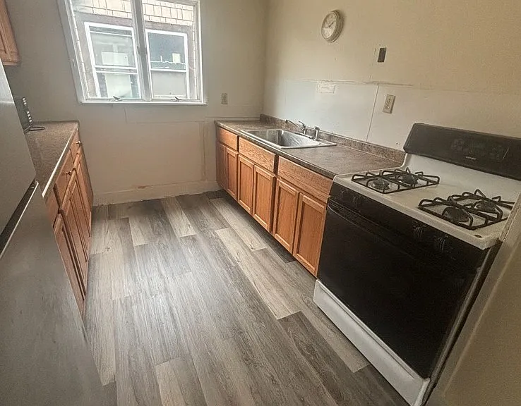 154 W Winspear Ave #S — Photo 2