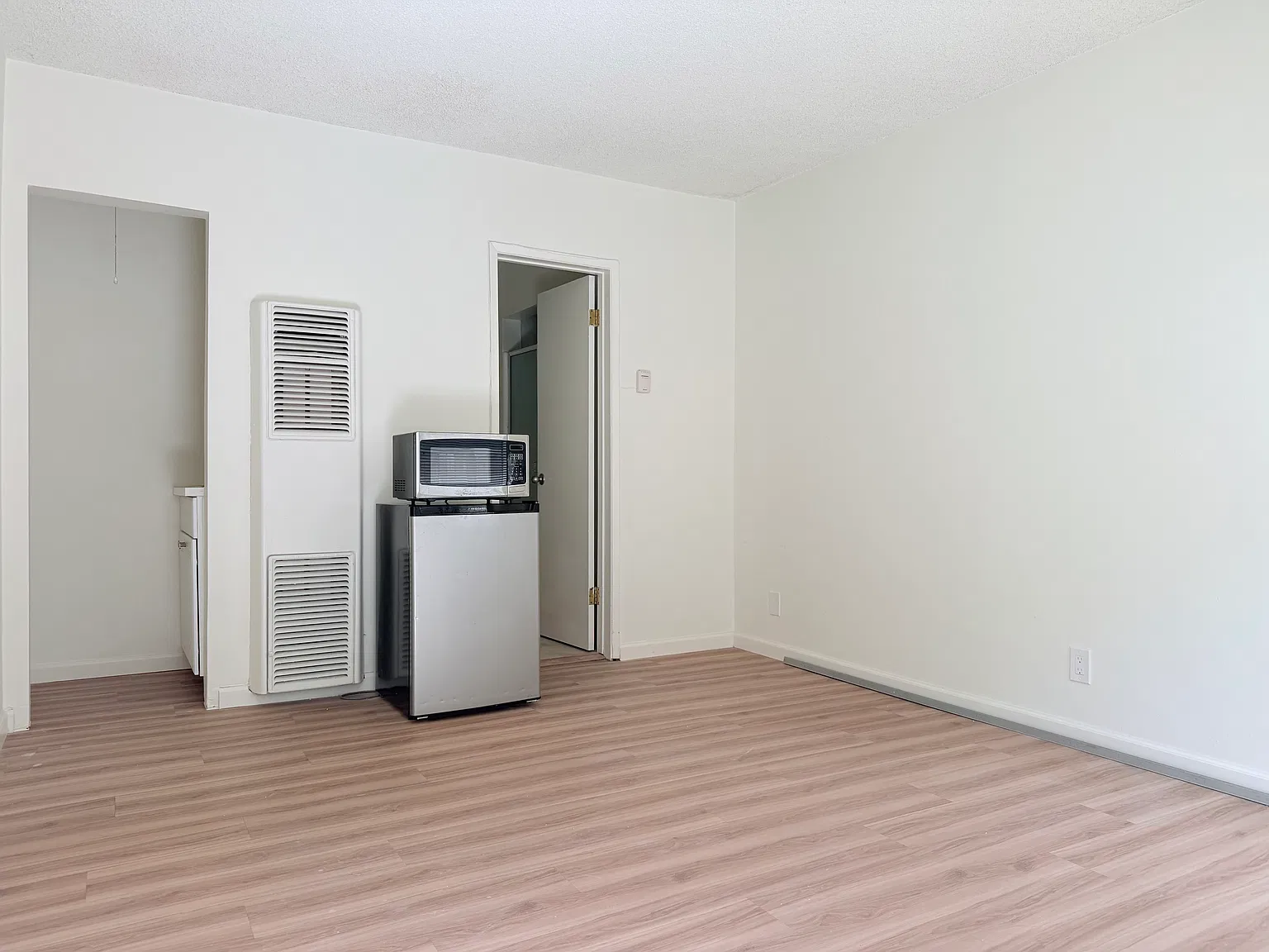 Studio, 350 sqft, $1,395 — Photo 2