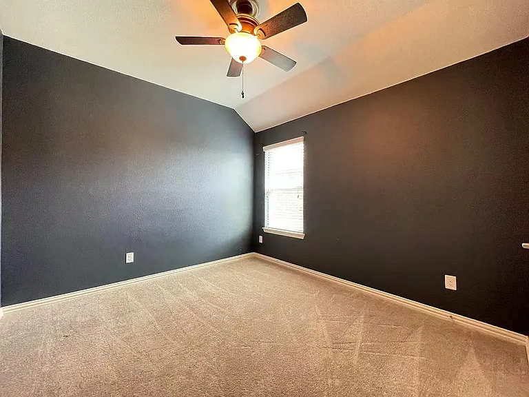 1700 Medina Ln — Photo 20
