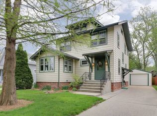 2013 E Jackson St, Bloomington, IL 61701
