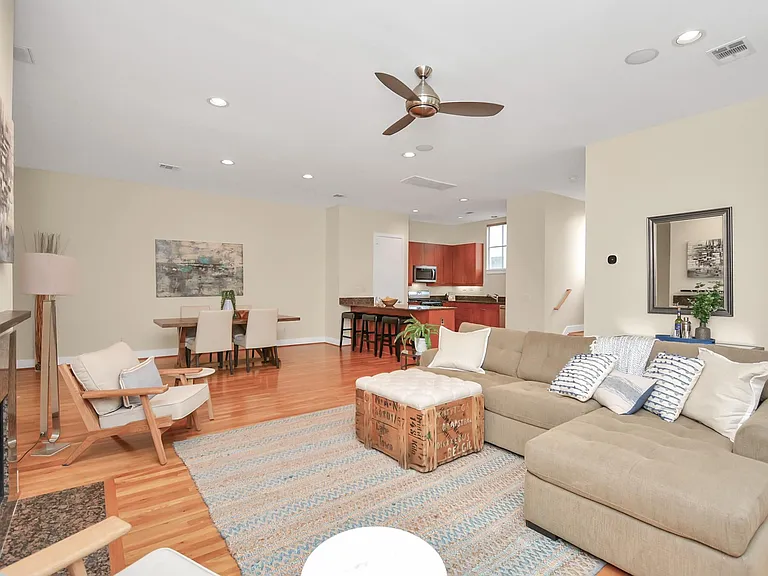 1118 Columbus St #B — Photo 15