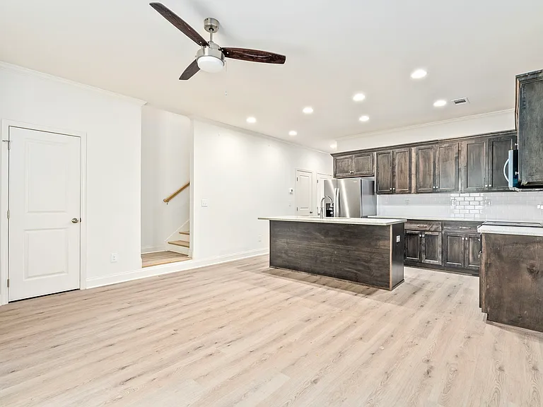 762 N Donahue Dr #3 — Photo 12