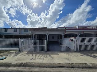 V 17 18 St, Bayamon, PR 00960