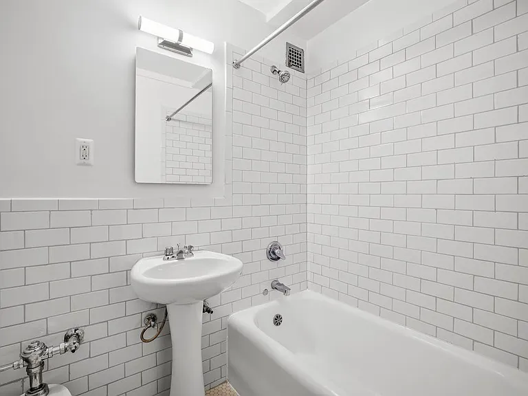 310 E 44th St #807 — Photo 7