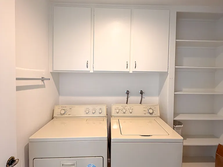 18242 Burbank Blvd #8 — Photo 25