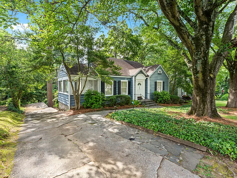 2867 Lookout Pl NE — Photo 3