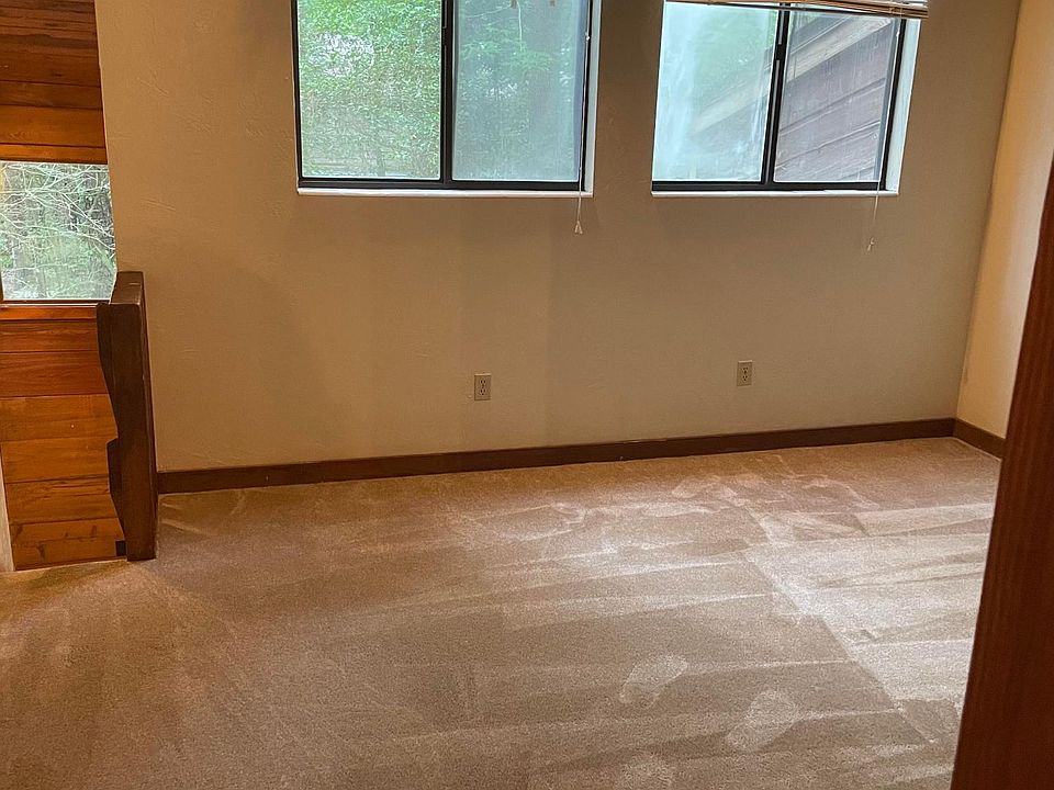 Bedroom (2nd Floor)