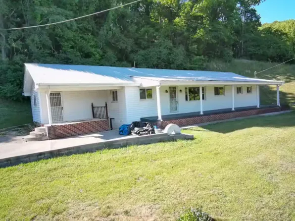 415 Stockpen Mountain Rd, Narrows, VA 24124