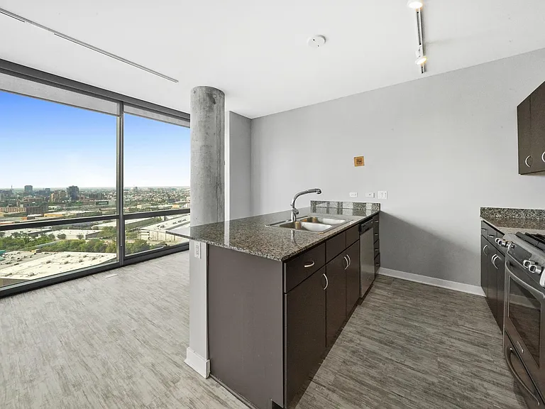 860 W Blackhawk St #2401 — Photo 12