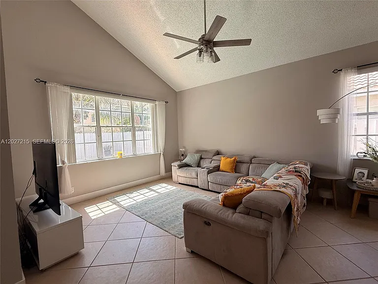 300 Cameron Dr — Photo 12