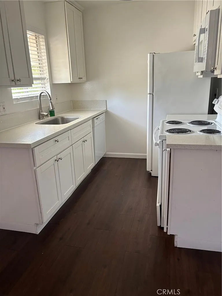 2 bed, 1350 sqft, $2,500 — Photo 2
