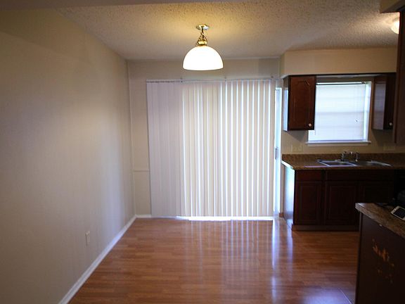 4th image of 7136 Gatewood Dr
