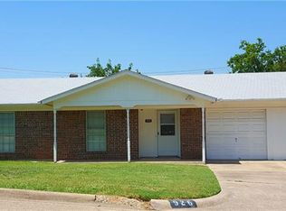 926 Stratford Dr, Grand Prairie, TX 75051