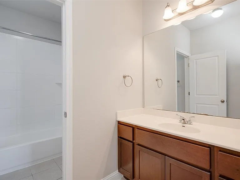 5701 Cougar Dr #D — Photo 18