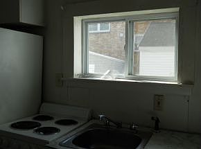 2nd image of 5 1/2 Crown St