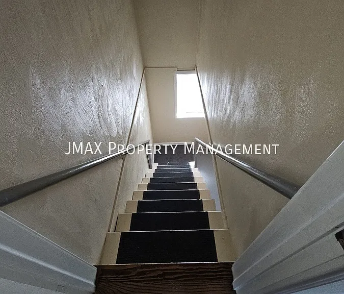 1515 Dunbar St NW — Photo 9